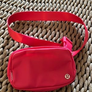 NWOT LULULEMON BELT BAG